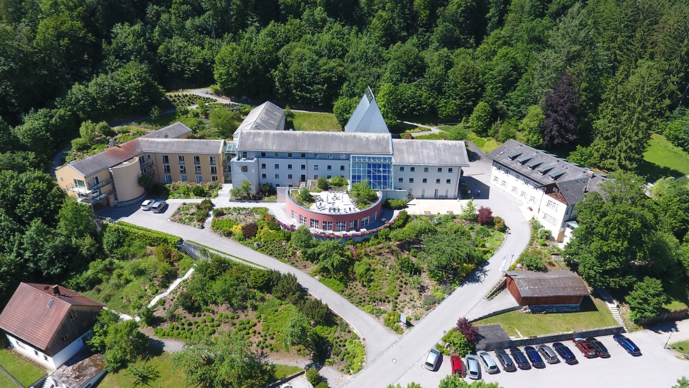 3200_Leitbild_HausWerdenfels lang (Mittel)